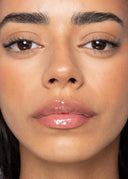 Lip Retreat - Lovely Nude, på læberne
